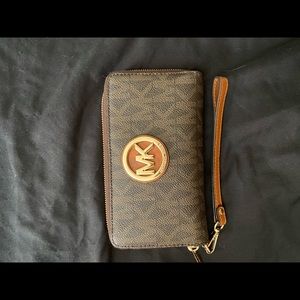 Michael Kors wristlet